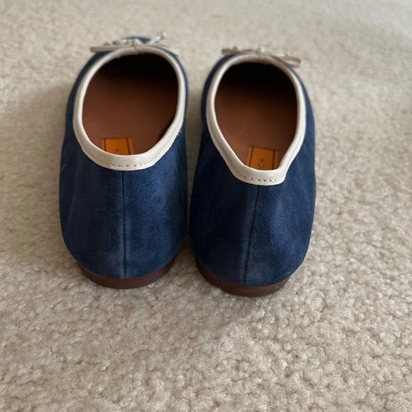 Tory Burch Logo Charm Ballet Flats - Picture 4 of 6